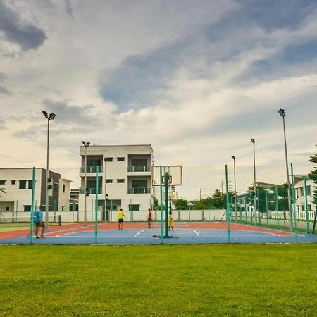 Setia Home Sitiawan Ktv 12+4 Pax Eksteriør billede