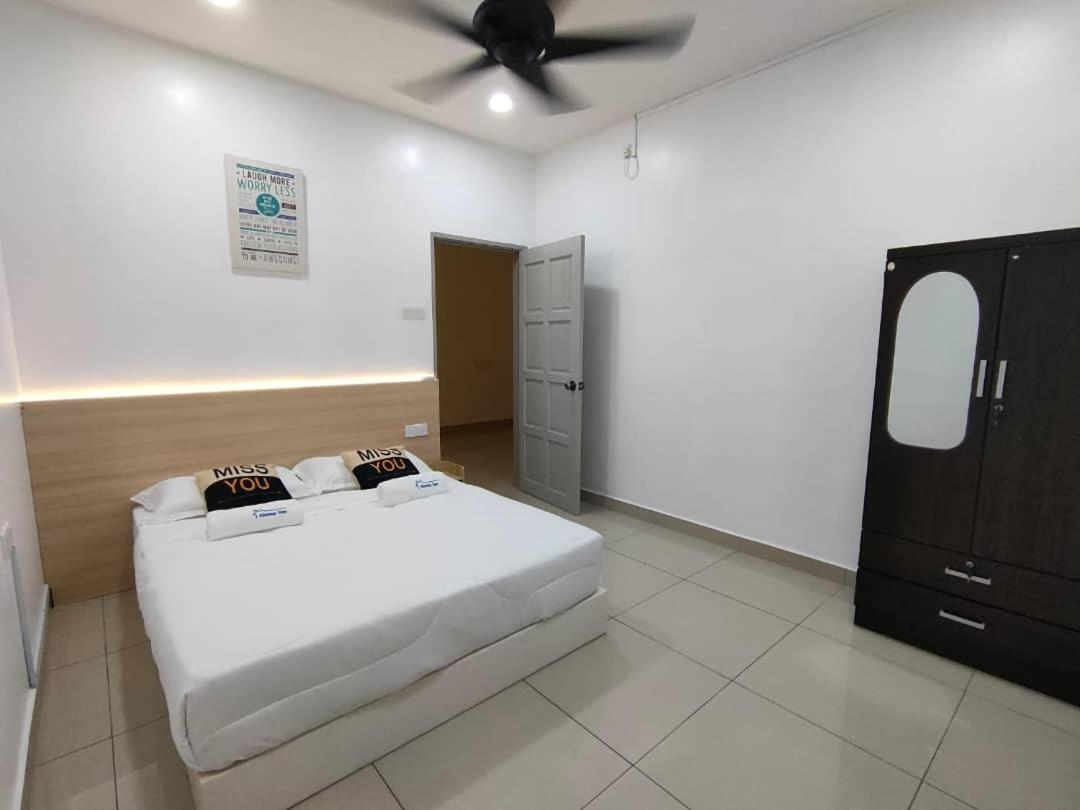 Setia Home Sitiawan Ktv 12+4 Pax Eksteriør billede